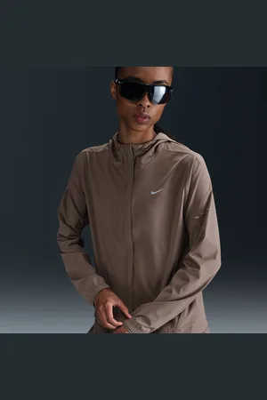 Nike SwiftVerstaubare Repel-Laufjacke (Damen)