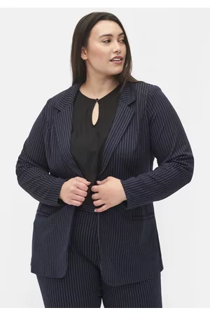 Zizzi Kurzblazer »Blazer mit Nadelstreifen und Knopfverschluss«