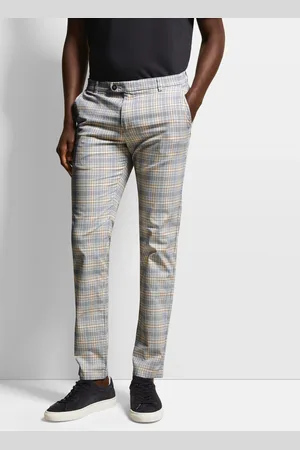Bugatti Chinohose, mit körpernaher Passform