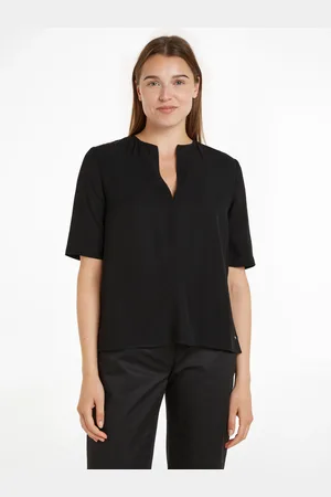 Tommy Hilfiger Klassische Bluse »VISCOSE REGULAR V-NECK SS BLOUSE«, mit Markenlabel