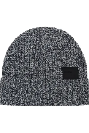 TOM TAILOR Beanie, mit Strick-Struktur und Logo-Badge