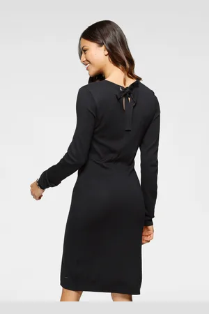 Laura Scott Strickkleid, sommerliche Anlässe, kurzes Kleid, femininer Stil