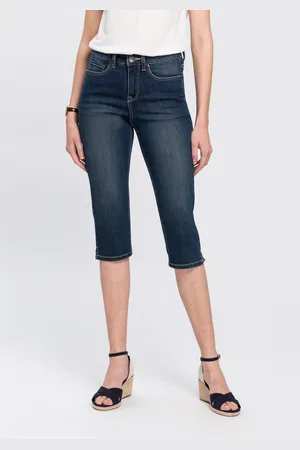 ARIZONA Caprijeans »mit Schlitz am Saum«, schmale Passform, mit stylischen Nieten, hohe Taille