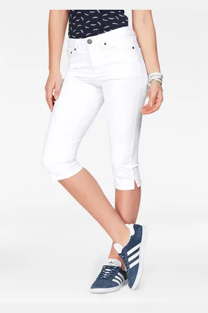 ARIZONA Caprijeans »mit Schlitz am Saum«, schmale Passform, mit stylischen Nieten, hohe Taille