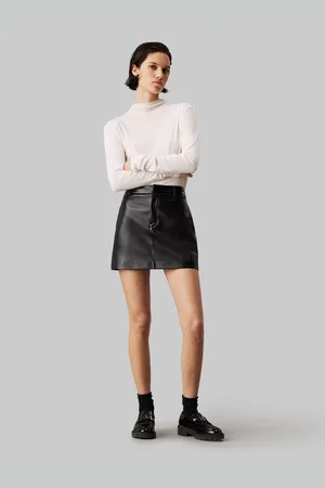 Calvin Klein A-Linien-Rock »FAUX LEATHER A-LINE MINI SKIRT«, mit Logopatch