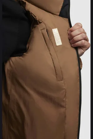 Khujo Steppmantel »Steppmantel Caius2-YM«, Stylischer Herren Wintermantel mit Kapuze
