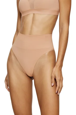 Triumph Shapingslip »Soft Sculpt Bandeau String«, nahtlos und formend