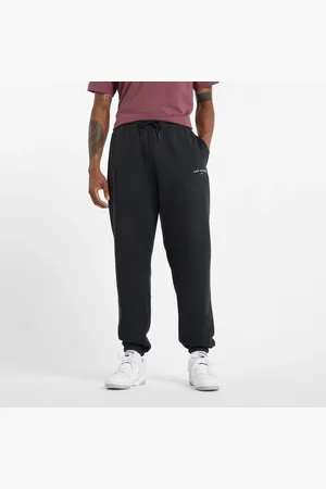 New Balance Jogginghose »REIMAGINED FLEECE GRAPHIC JOGGER«