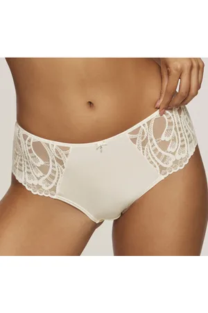 Lascana Panty »Flora«, mit feiner, leicht transparenter Spitze und edlem Accessoire