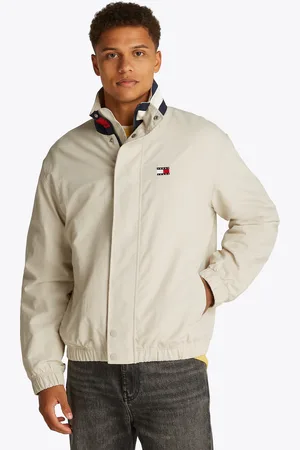 Tommy Hilfiger Allwetterjacke »TJM DNA COLLAR ESS JACKET«, ohne Kapuze, Mit Rundhalsausschnitt