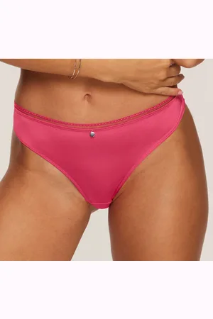 QS by s.Oliver String »Pauline«, mit feiner Spitze und weichem Microtouch-Material