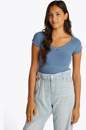 Tommy Hilfiger Kurzarmshirt »TJW SLIM VNECK GMD RIB SS«, mit Rollkanten, im femininen Stil