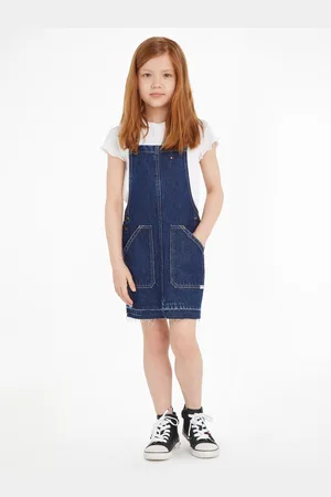 Tommy Hilfiger Latzkleid »DENIM DUNGAREE DRESS«, mit offenem Saum