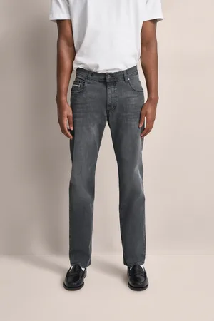 Bugatti 5-Pocket-Jeans, mit einem leichten Used-Look