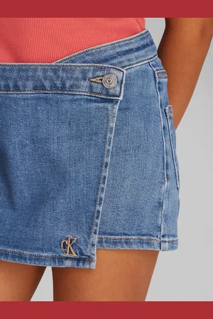Calvin Klein Shorts »DENIM SKORT SOFT BLUE COMF«, mit Logo-Badge