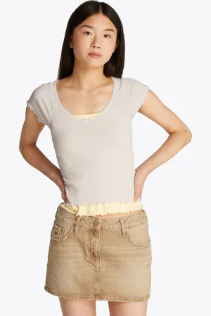Tommy Hilfiger Kurzarmshirt »TJW SLIM VNECK GMD RIB SS«, mit Rollkanten, im femininen Stil