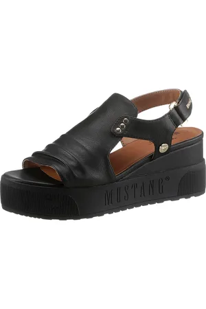 Mustang Keilsandalette, Sommerschuh, Sandale, Keilabsatz, mit Klettriemchen