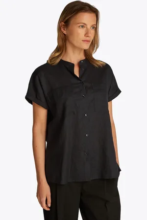 Tommy Hilfiger Kurzarmbluse »ESS LINEN COLLARLESS S/S BLOUSE«, mit Logostickerei,kühlendes Premium Leinen