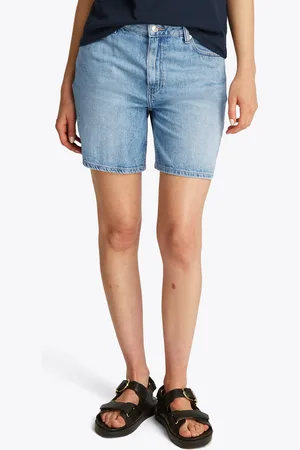 Tommy Hilfiger Shorts »DNM STRAIGHT SHORT RW SIA«, mit leichter Waschung, Logo-Bage
