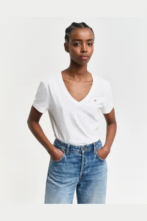 GANT T-Shirt »REG SHIELD KA V-NECK T-SHIRT«, mit einer kleinen Logostickerei auf der Brust