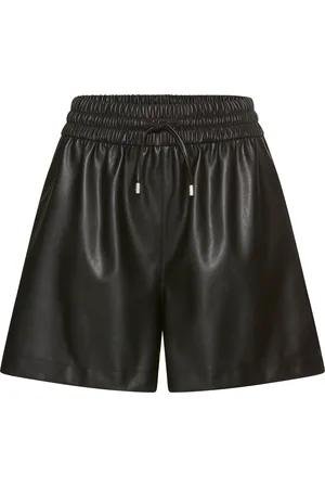 Hugo Blue Shorts »Henuka-1_B«, mit Logostickerei Lederimitat Leather shorts