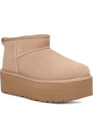 UGG Winterboots »Classic Ultra Mini Platform«, Plateaboots, Schlupfstiefel mit Plateausohle