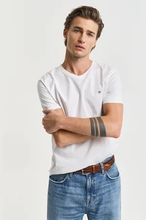GANT T-Shirt »SLIM SHIELD V-NECK T-SHIRT«, mit einer kleinen Logostickerei auf der Brust