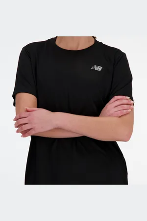 New Balance Laufshirt »Sport Essentials T-Shirt«, mit Markenlogo