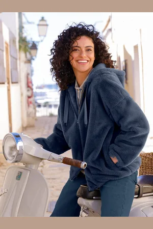Inspirationen Fellimitatjacke, mit Kapuze