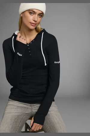 KangaROOS Kapuzenshirt, Langarm mit Daumenlöchern, figurbetonter Schnitt, aus Jerseystoff