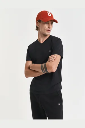 GANT T-Shirt »SLIM SHIELD V-NECK T-SHIRT«, mit einer kleinen Logostickerei auf der Brust