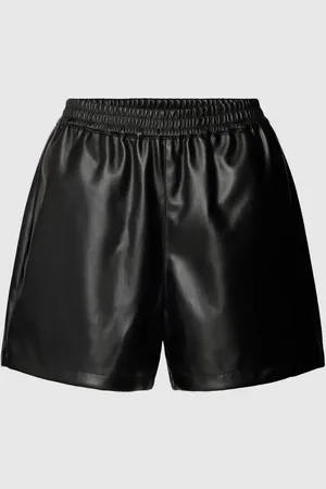 Noisy May Shorts in Leder-Optik Modell 