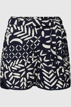 Atelier Rêve Shorts in Stepp-Design Modell 