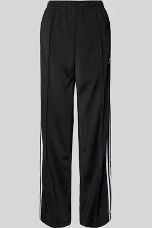 adidas Flared Sweatpants mit fixierten Bügelfalten Modell 