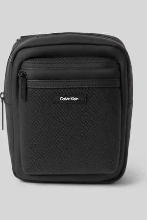 Calvin Klein Umhängetasche mit Label-Badge in , Größe 1