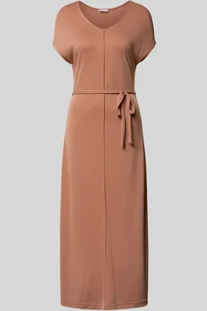 B YOUNG Maxikleid mit Bindegürtel Modell 