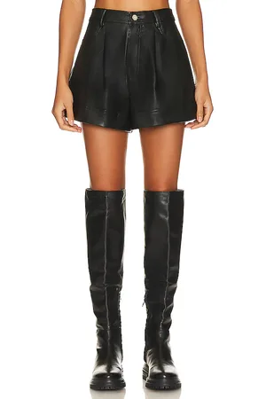 WeWoreWhat SHORTS AUS VEGANEM LEDERIMITAT MIT AUFSCHLAG in . Size 24, 25.