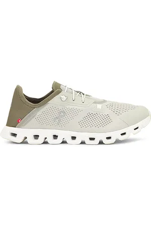 On Running SNEAKERS CLOUD 5 in . Size 12.5.