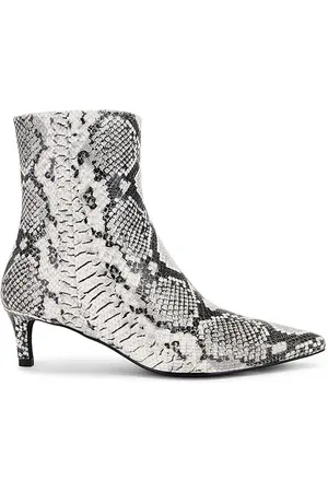 Seychelles BOOT DINNER DATE in . Size 6.5, 7, 7.5, 8, 8.5, 9.5.