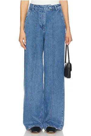 REMAIN JEANS MIT WEITEM BEIN in . Size 34, 36, 38.