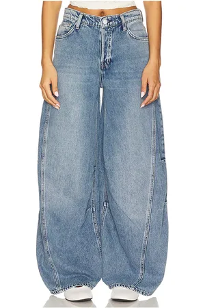 Free People WEITER SCHNITT WESTWARD DEMI in . Size 25, 26, 27, 28, 29, 30, 32.