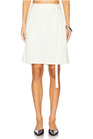Rohe Tailored Shorts With Belt in . Size 36/4, 38/6, 40/8, 42/10.