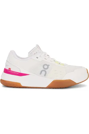 On Running SNEAKERS THE ROGER ADVANTAGE PRO in . Size 6.5, 7, 8, 8.5, 9.