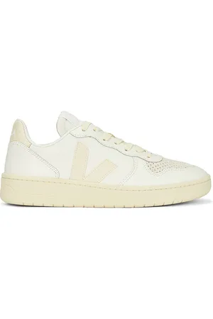 Veja SNEAKERS CLASSICS in . Size 41, 42, 43, 44, 45.