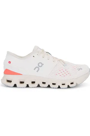 On Running SNEAKERS CLOUD X 4 in . Size 6, 6.5, 7, 7.5, 8, 8.5, 9, 9.5.