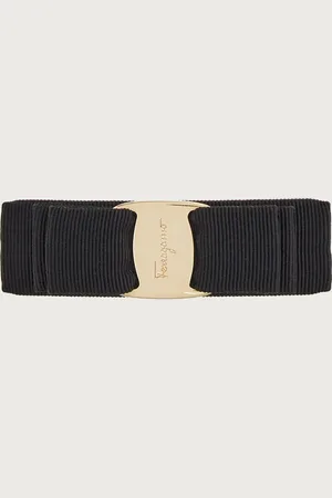 Salvatore Ferragamo Haarspange mit der ikonischen Vara-Schleife aus Ripsband und eine goldfarbene Plakette mit dem Logo des Modehauses