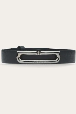 Salvatore Ferragamo Das klassische Lederarmband von erhält durch das Gancini-Ornament aus Messing in Palladiumausführung ein aktuelleres Aussehen
