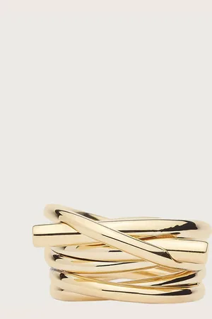Salvatore Ferragamo Moderne Minimal-Linie in goldenem Finish als brillanter Touch: So kommt der neue -Ring, bei dem das ikonische Gancini-Motiv mit individueller Kreativität zeitgemäß gestaltet wird