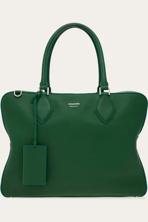 Salvatore Ferragamo Neue destrukturiert konstruierte Henkeltasche mit kleineren Abmessungen und Seiten, die so gestaltet sind, dass sie der Tasche eine Sternform verleihen