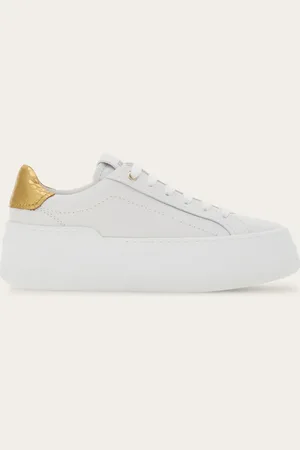 Salvatore Ferragamo Nineties-Inspiration und reine Linien kennzeichnen diesen neuen Sneaker